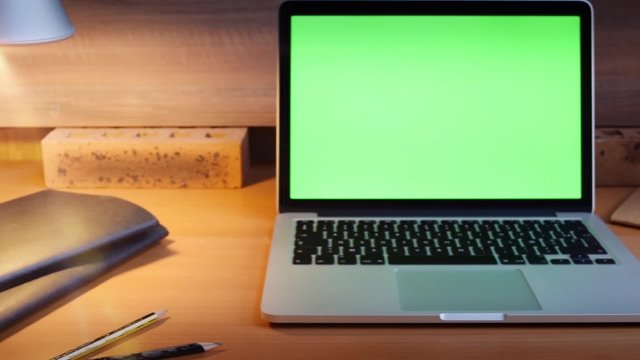 Ordinateur portable sur bureau