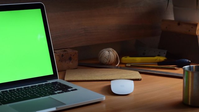 Ordinateur portable sur bureau