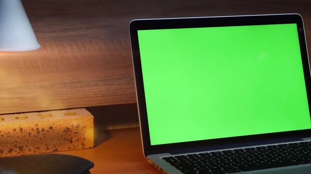 Ordinateur portable sur bureau