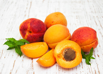 Fototapeta na wymiar Fresh apricots