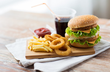 close up of fast food snacks and drink on table © Syda Productions
