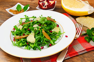 Salad Mix Batavian, Frise, Radicchio, Chicory, Pomegranate, Grap