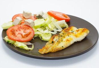 Pescado con ensalada