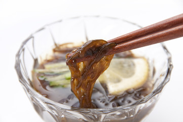 もずく酢レモン添え