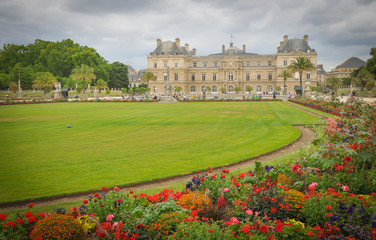 Fototapeta na wymiar Luxembourg Garden (Jardin du Luxembourg) in Paris, France