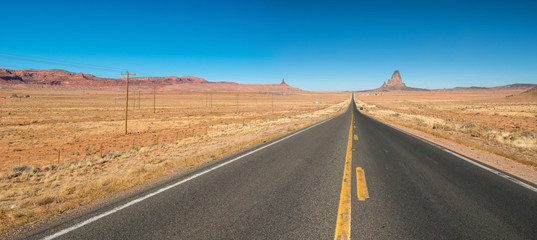 Road to Monument valley, Arizona