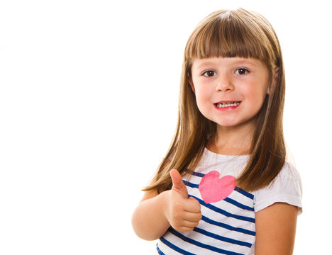 bambina sorridente con pollice in alto