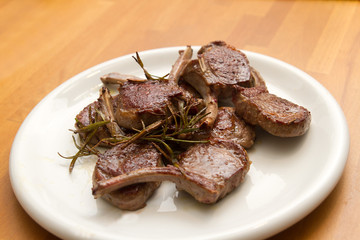 Lammkrone mit Rosmarin