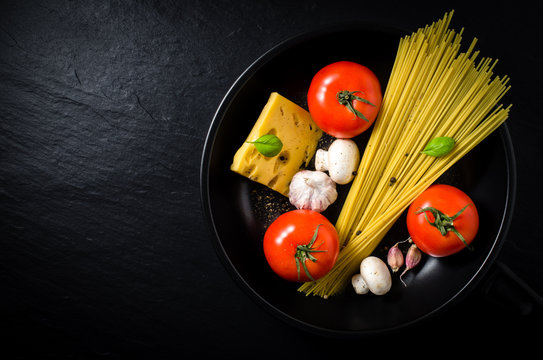 Spaghetti ingredients in black frying pan
