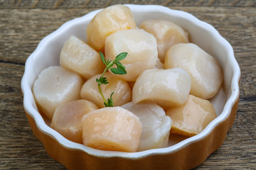Raw scallops