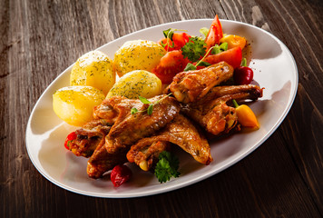 Grilled chicken nuggets and vegetables