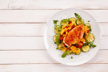 Grilled chicken fillet and vegetables