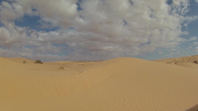 Nuvole in time lapse nel deserto Sahara 2