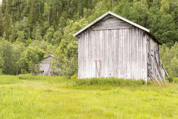 Vieja granja de madera en Noruega