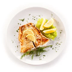 Keuken foto achterwand Vis Visschotel - gebakken visfilet en groenten