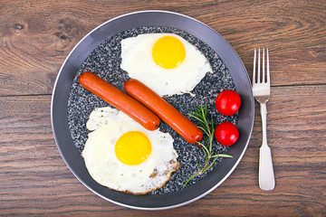 Fried eggs with fried sausages