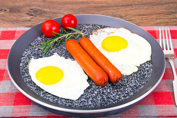 Fried eggs with fried sausages