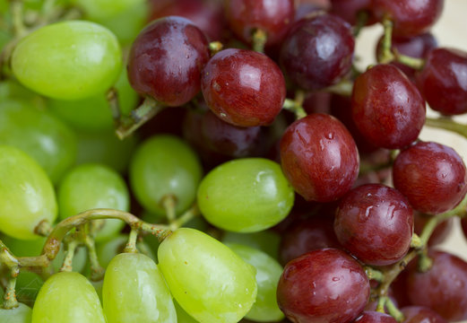 fresh red and green grapes close up