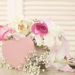 Obraz na płótnie Canvas Flowers and valentines day card