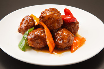 肉団子とピーマンの炒め物