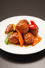 肉団子とピーマンの炒め物