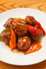 肉団子とピーマンの炒め物