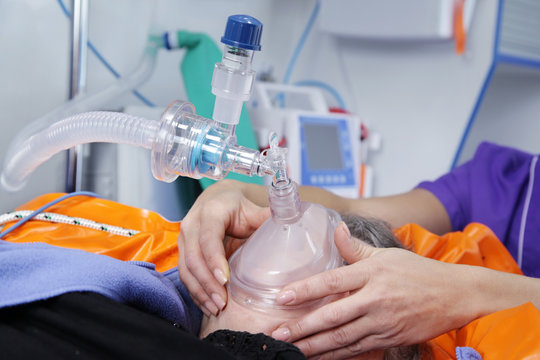  Face patient with oxygen mask
