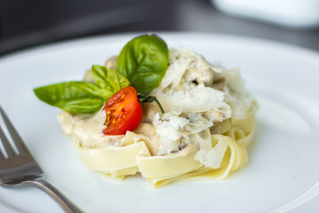 Fettuccine with garlic and mushrooms