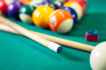 Billiard balls in a pool table