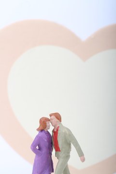 miniatura di coppia eterosessuale innamorata