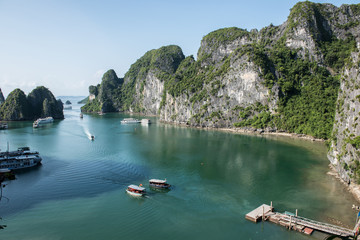 Fototapeta na wymiar Distant Image of Ha Long Bay