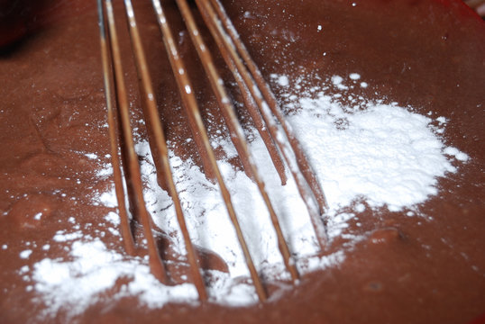 Preparazione crema di cioccolato
