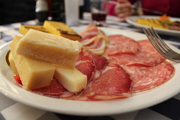 Antipasto di terra in osteria