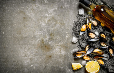 Fresh clams on the fishing net with the lemon and wine.