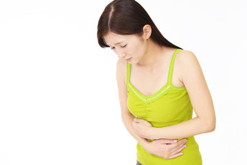 腹痛を訴える女性