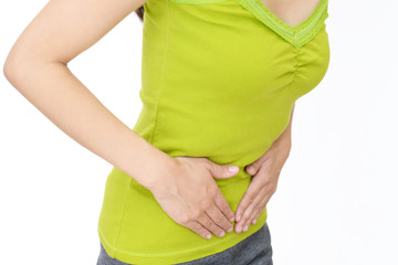 腹痛を訴える女性