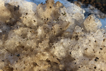 Schnee am Strassenrand