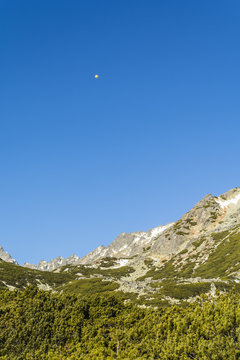 Balloon flight over the mountain ridge.
