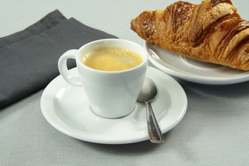 café et croissant 10012016