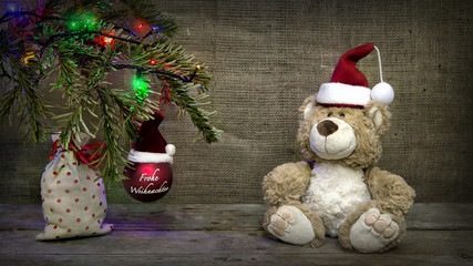 Teddy unterm Weihnachtsbaum