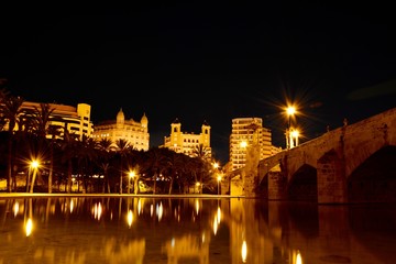 Fototapeta na wymiar Valencia de noche