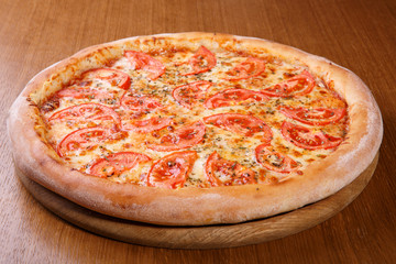 пицца на столе