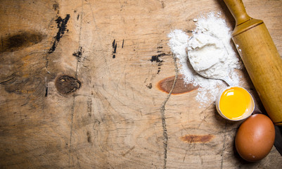 Preparation of the dough. Flour with eggs and rolling pin .