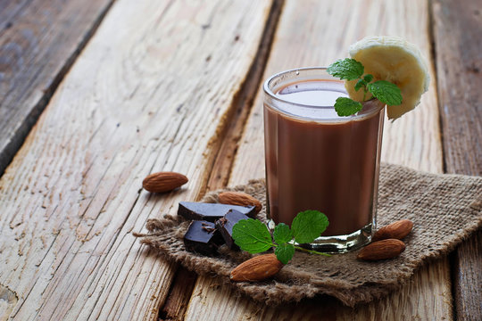 Chocolate smoothie with banana and mint