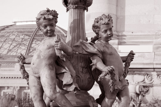 Fototapeta Figures on Pont Alexandre III Bridge in Black and white Sepia Tone, Paris, France