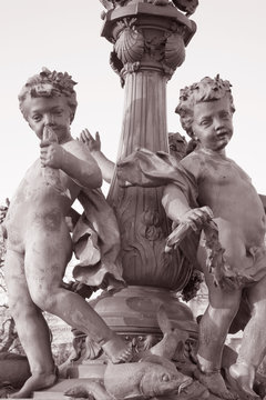 Fototapeta Figures on Pont Alexandre III Bridge in Black and White Sepia Tone, Paris