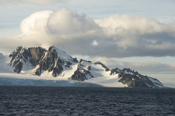 Base Camara, Ile Half Moon,  détroit McFarlane, Iles Shetland du Sud, Argentine, Antarctique © JAG IMAGES