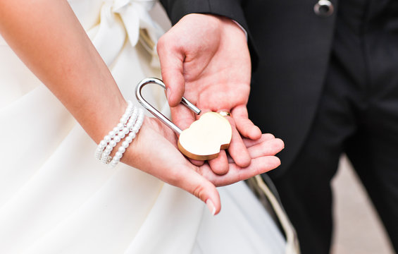 the lock in hands of newlyweds