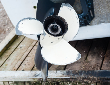 Outboard motor propeller with chipped blade edges