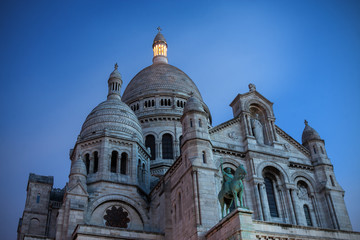 Fototapeta na wymiar France: Basilica of the Sacred Heart of Paris (Sacré-Cœur) at dusk